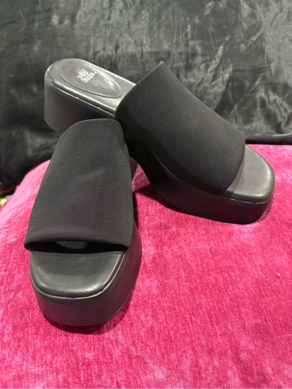 NWOT- Wild Fable-  Y2K Black Platform Mule Slides